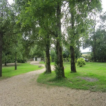בית נופש Holiday Home Saint-Paul-Du-Bois Pool, Cleaning Included